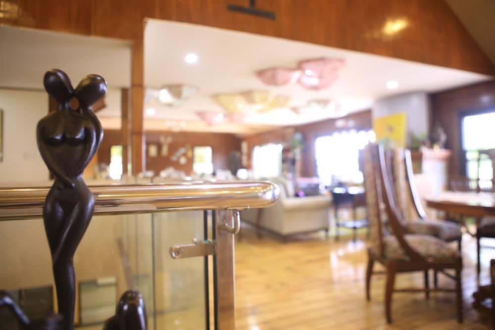 The Lakeview Suites Tagaytay City Exteriör bild