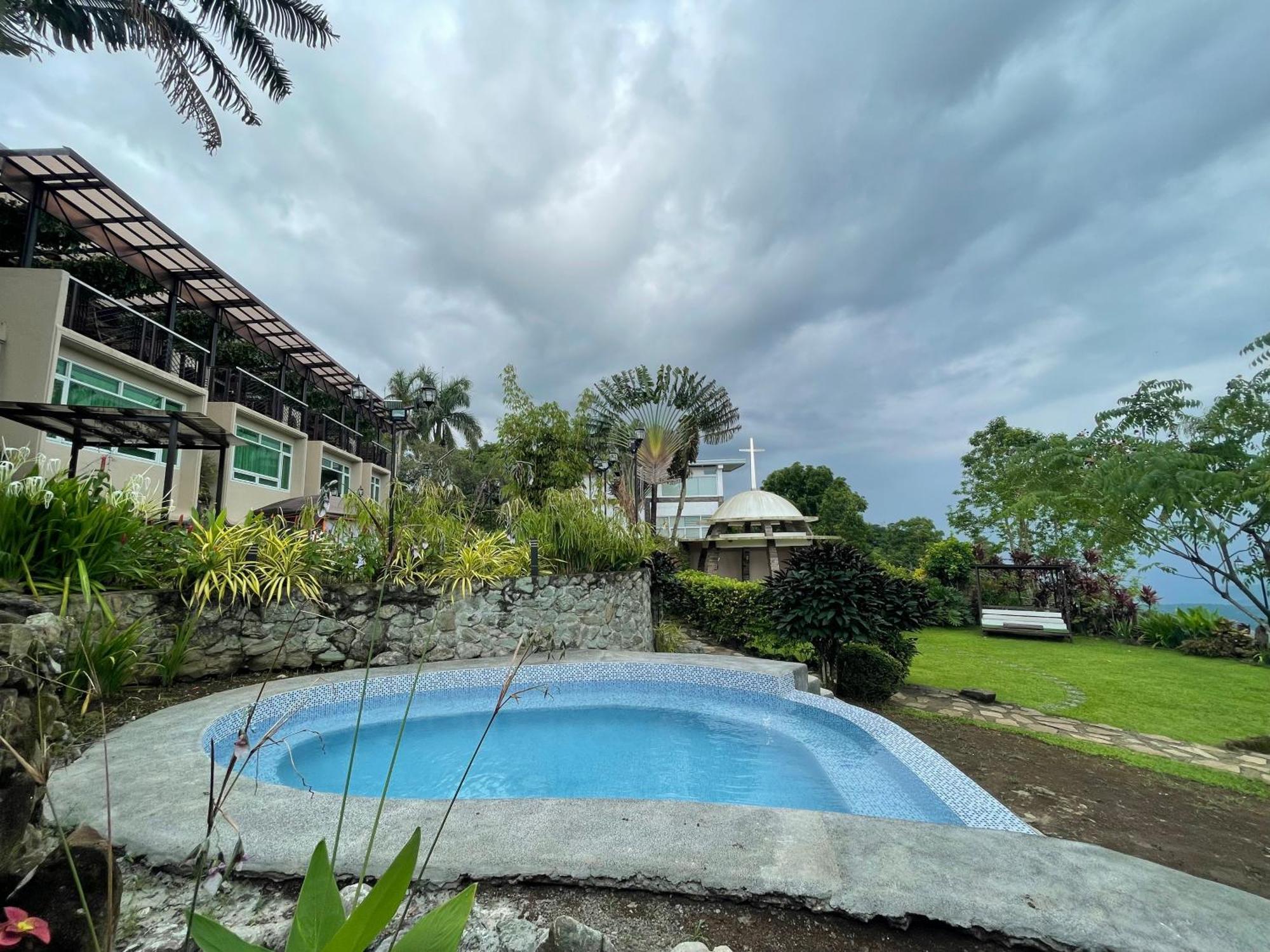 The Lakeview Suites Tagaytay City Exteriör bild