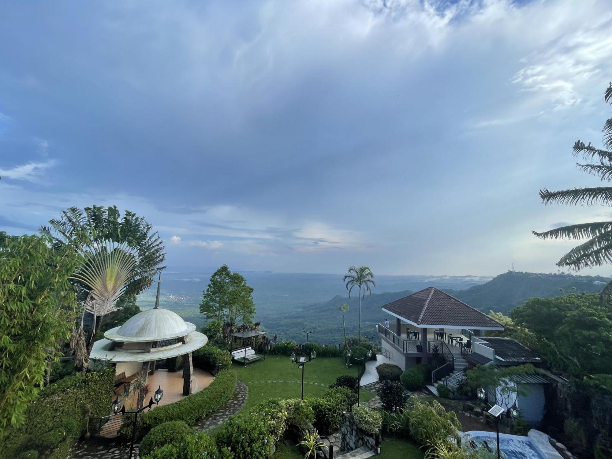 The Lakeview Suites Tagaytay City Exteriör bild
