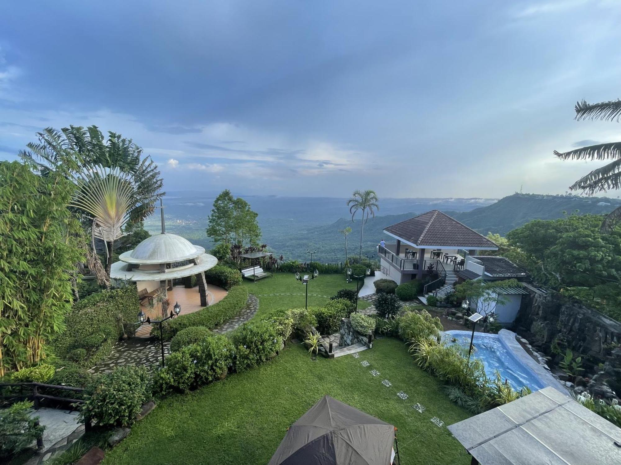 The Lakeview Suites Tagaytay City Exteriör bild