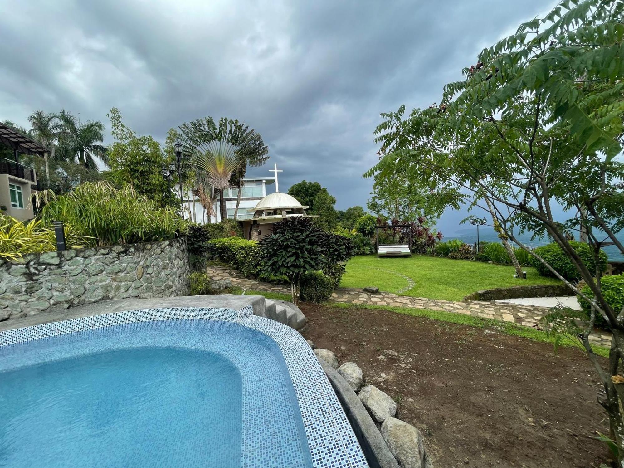 The Lakeview Suites Tagaytay City Exteriör bild