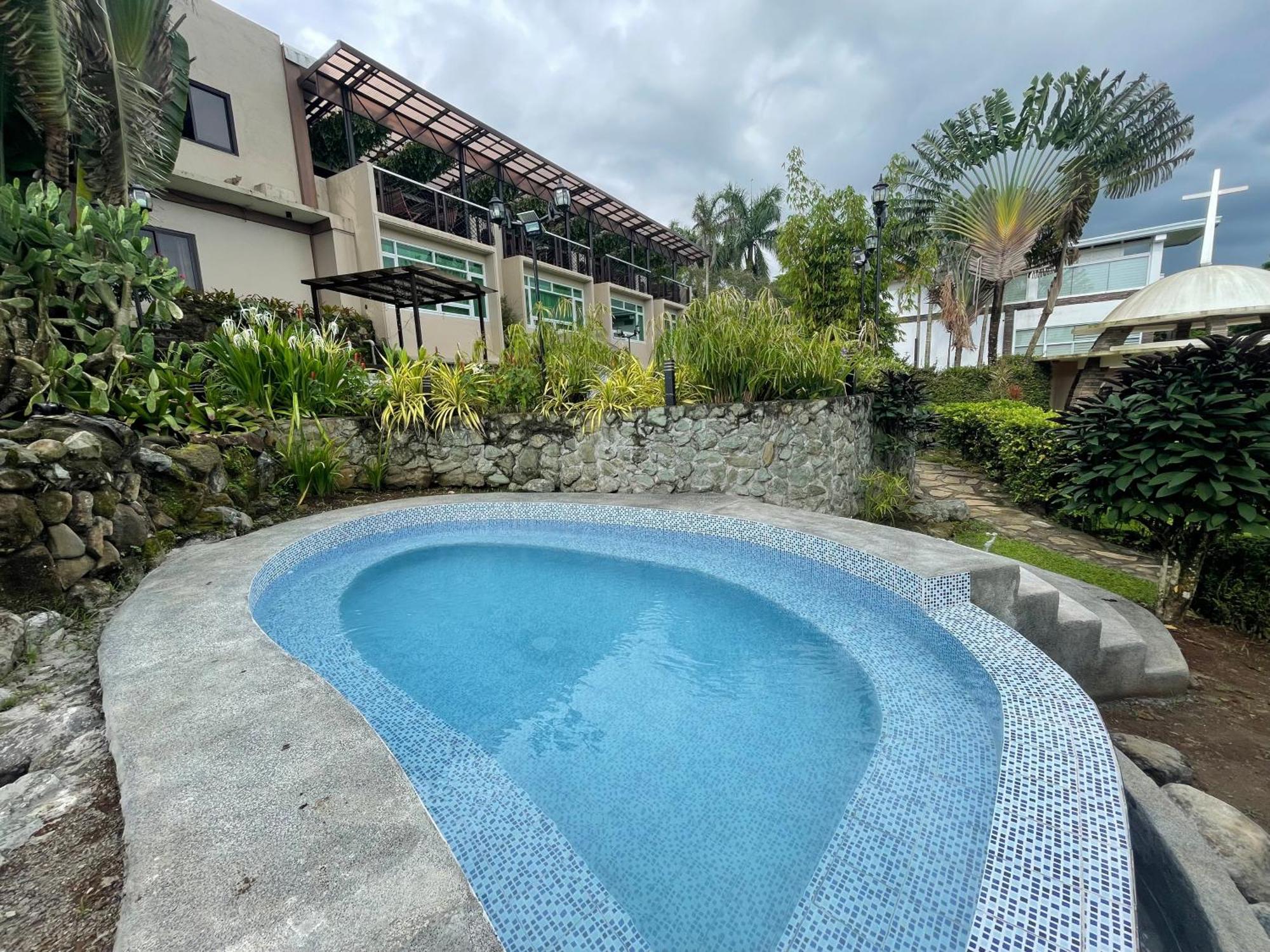 The Lakeview Suites Tagaytay City Exteriör bild